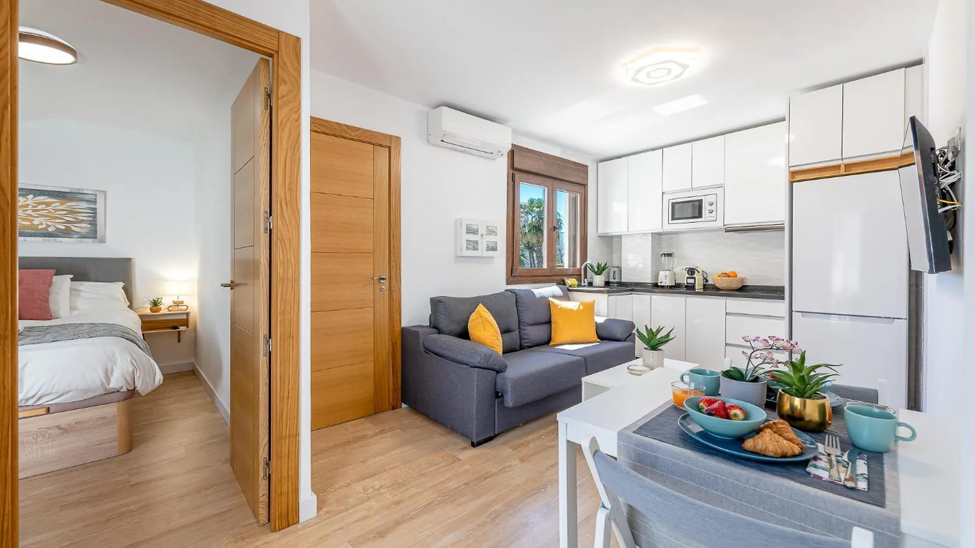797 Holiday Rentals- Carrasco Beach 2s kontakt