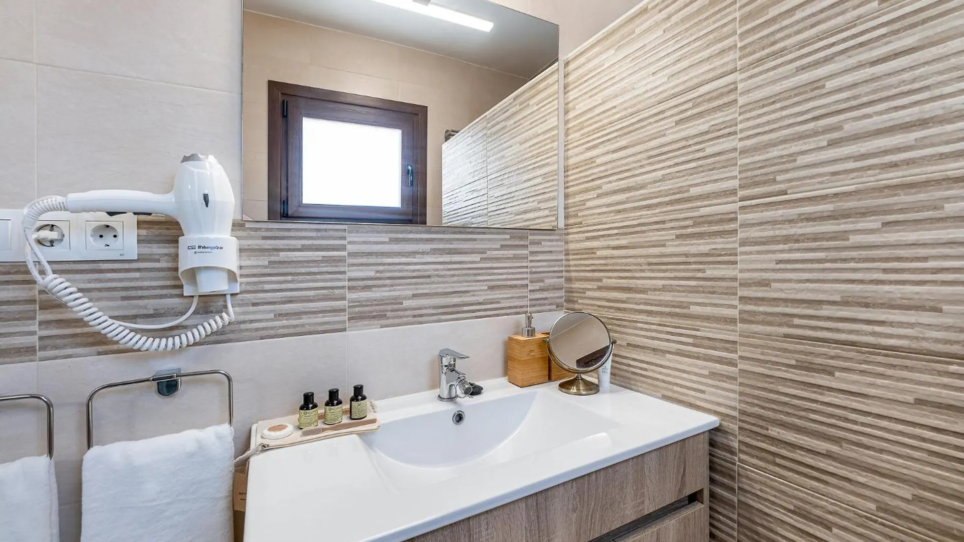 797 Holiday Rentals- Carrasco Beach 2 Torremolinos Lägenhet
